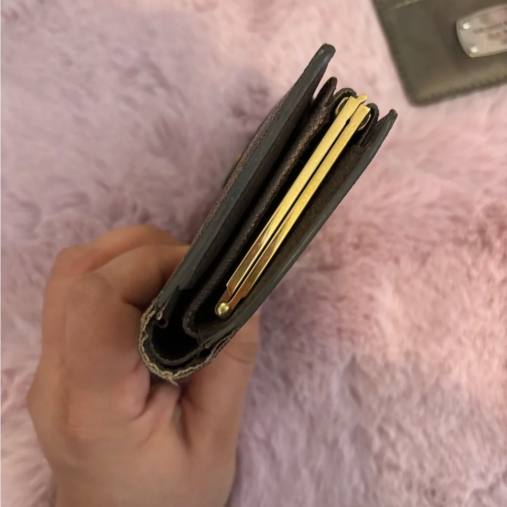 Authentic Louis Vuitton Damier Wallet - Picture 10 of 12